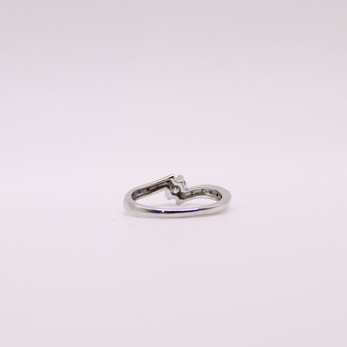 Bague Solitaire diamants et or blanc serti couteau et pavage sur le corps 58 Facettes