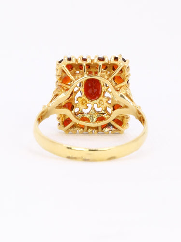 Anel vintage em ouro amarelo com granadas 