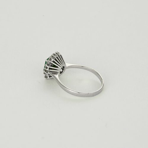 Bague 57 Bague Marguerite or gris, émeraude et diamants 58 Facettes CAN1063