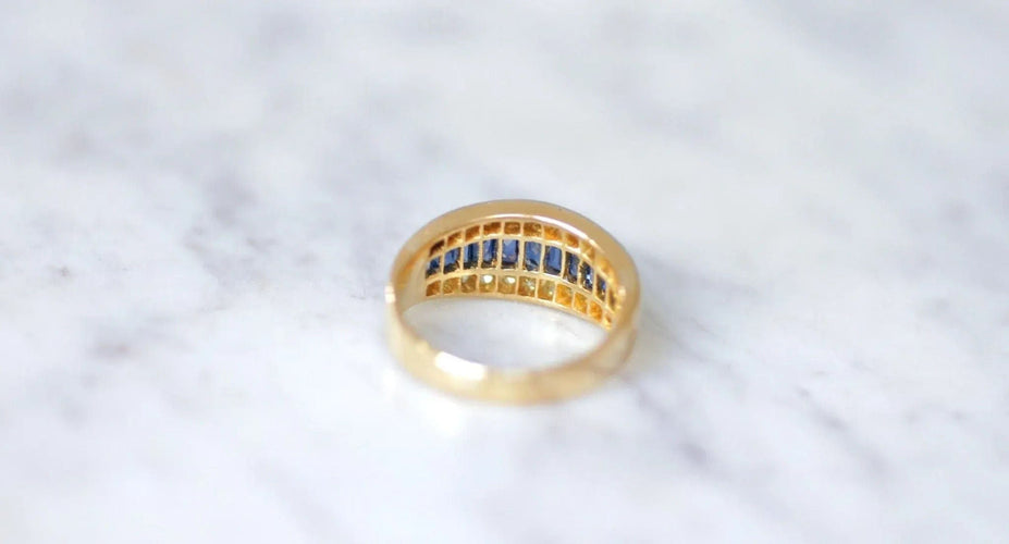 Bague 50 Bague Bandeau Art Deco Saphirs Calibrés et Diamants 58 Facettes