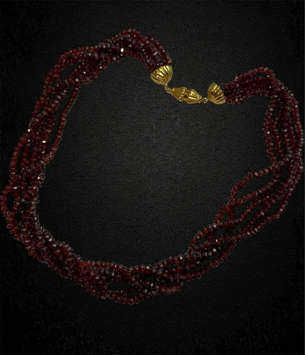 Collier Collier élégant multi-rangs en grenat facetté 58 Facettes