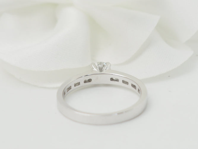 Bague 52 Bague solitaire en or blanc et diamant 0.37ct 58 Facettes 29910