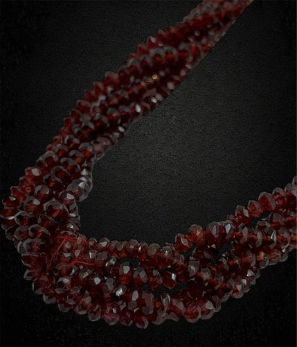 Collier Collier élégant multi-rangs en grenat facetté 58 Facettes