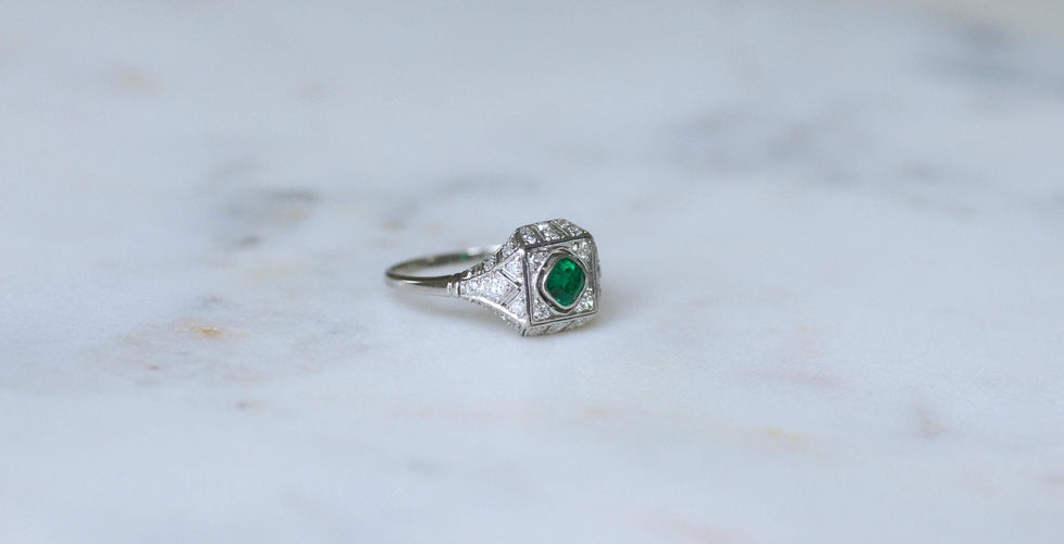 Bague 59 Bague Art Déco Emeraude et Diamants sur Platine 58 Facettes