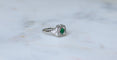 Bague 59 Bague Art Déco Emeraude et Diamants sur Platine 58 Facettes