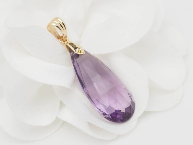 Pendentif Pendentif en or jaune et Améthyste briolette 58 Facettes 33208