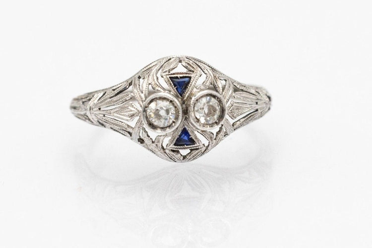 Bague 54 Bague Art Déco en or blanc avec diamants et saphirs - années 1930 58 Facettes 9816