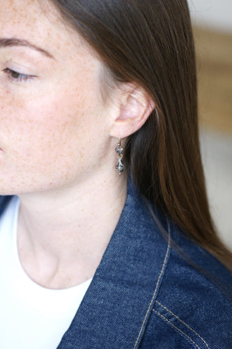 Boucles d'oreilles Anciennes boucles d'oreilles dormeuses diamants, or jaune et argent 58 Facettes