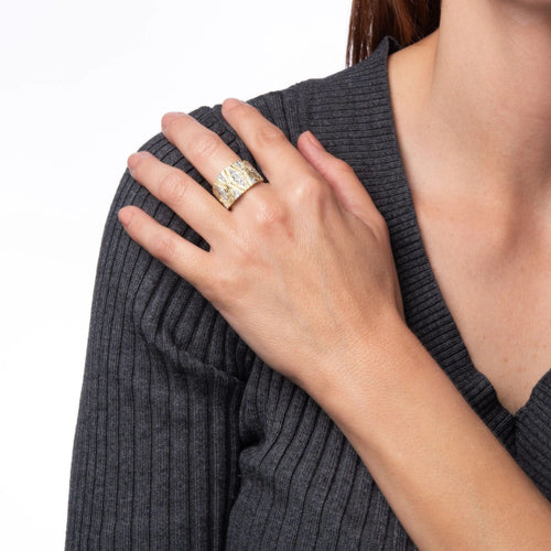 Bague Bague vintage en or jaune 14 carats avec diamants et cigares, style années 70, taille 7, large, texturée, bijoux 58 Facettes G12637