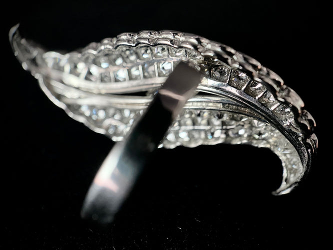 Bague 50 Bague platine en forme de feuille ornée de 4,65 carats 58 Facettes