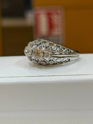 Beyaz altın ve pırlantalı eski oyma yüzük 