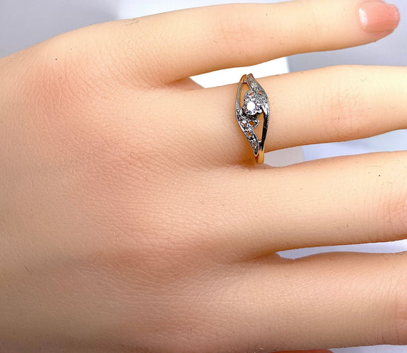 50 Bague en or et en diamants 58 Facettes AB570