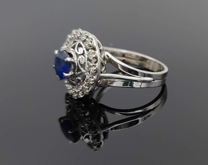 White gold ring and platinum, sapphire, diamonds