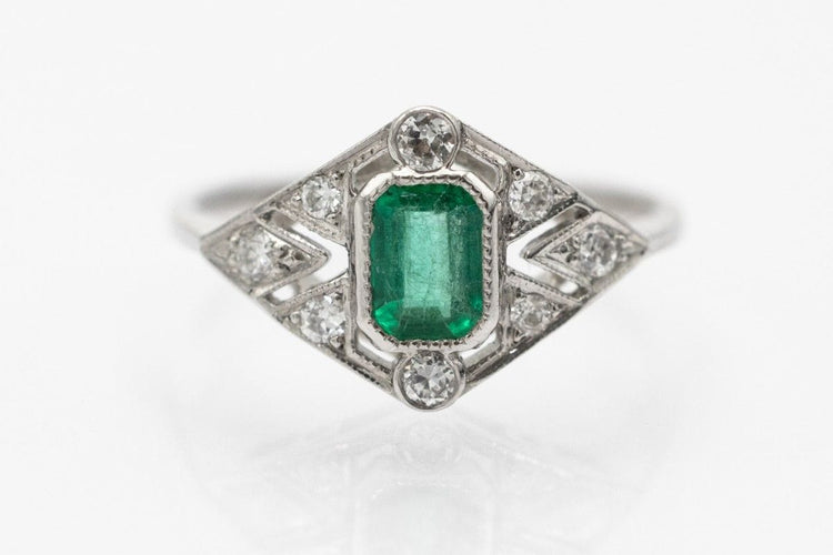 Bague 57 Bague en platine de style Art déco avec émeraudes et diamants 58 Facettes 10519