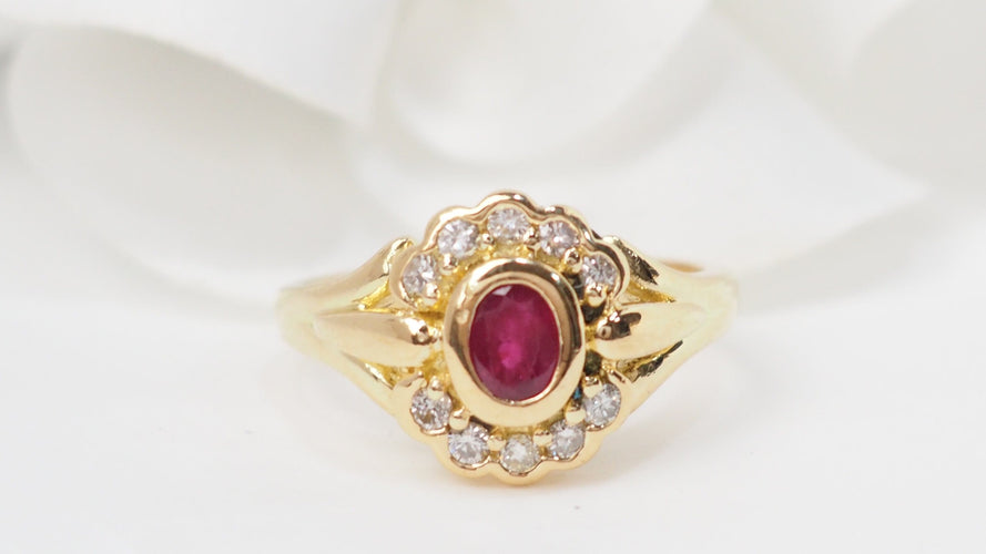 Bague 53 Bague marguerite en or jaune, rubis et diamants 58 Facettes 32917