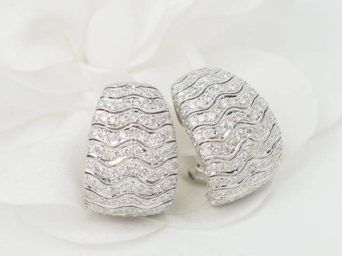 Boucles d'oreilles Boucles d'oreilles importantes en or blanc et pavage de diamants 58 Facettes 33113