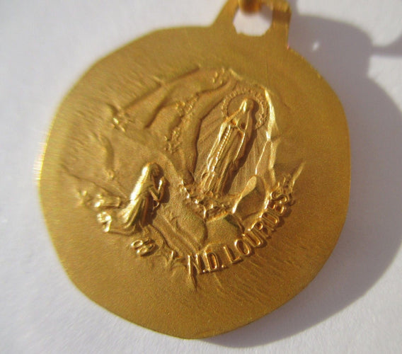 Augis - Médaille pendentif Vierge et Bernadette vintage en or jaune 18 carats 58 Facettes
