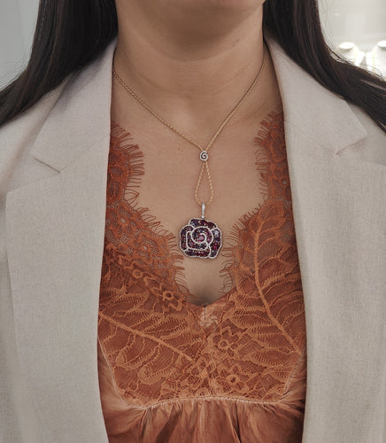 Collier Collier pendentif fleur en or rose, pierres fines et diamants 58 Facettes 33361