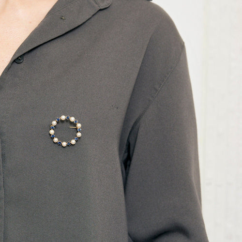 Broche Broche couronne or jaune, perles et saphirs 58 Facettes CHAL01993