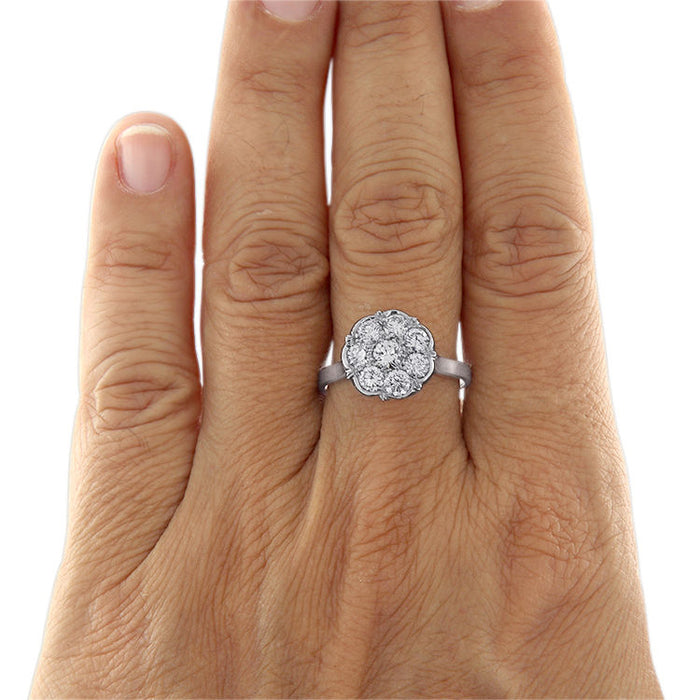 White gold flower ring with brilliant-cut diamonds