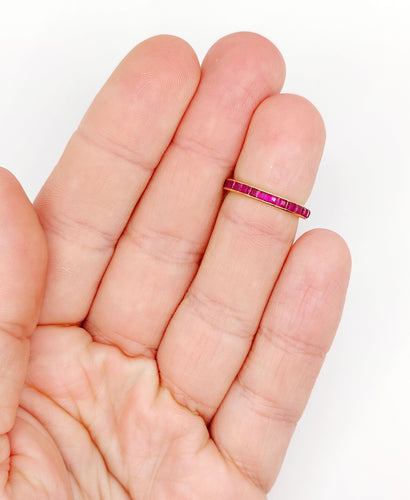 Vigselring amerikansk Art Deco roséguld, syntetiska kalibrerade rubiner 