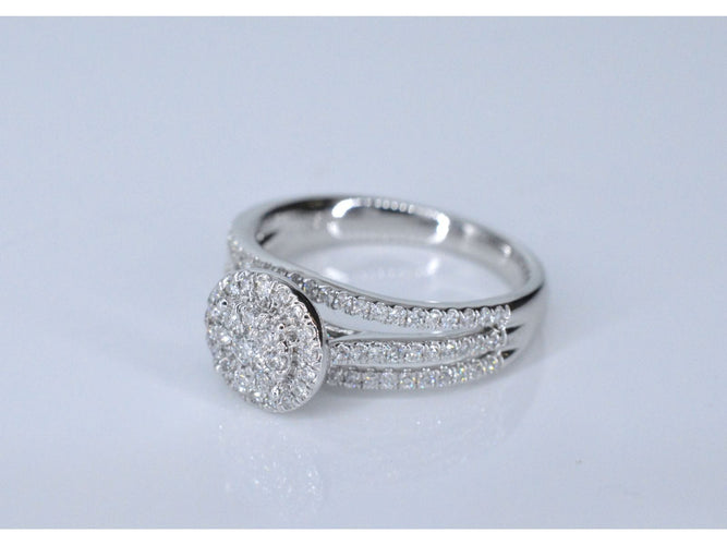 Bague 54 Bague entourage en or blanc avec diamants 58 Facettes 2009