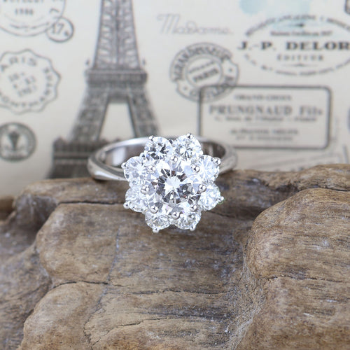 Bague Bague rosette avec diamant central et halo de diamants en or blanc 18 carats 58 Facettes 136043