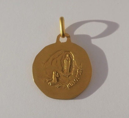 Augis - Médaille pendentif Vierge et Bernadette vintage en or jaune 18 carats 58 Facettes