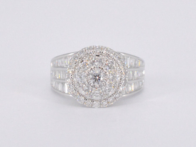 Bague 54 Bague entourage en or blanc avec diamants 58 Facettes 2041