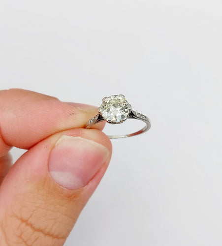 Bague 48 Bague solitaire art déco, platine et diamants 58 Facettes A05538