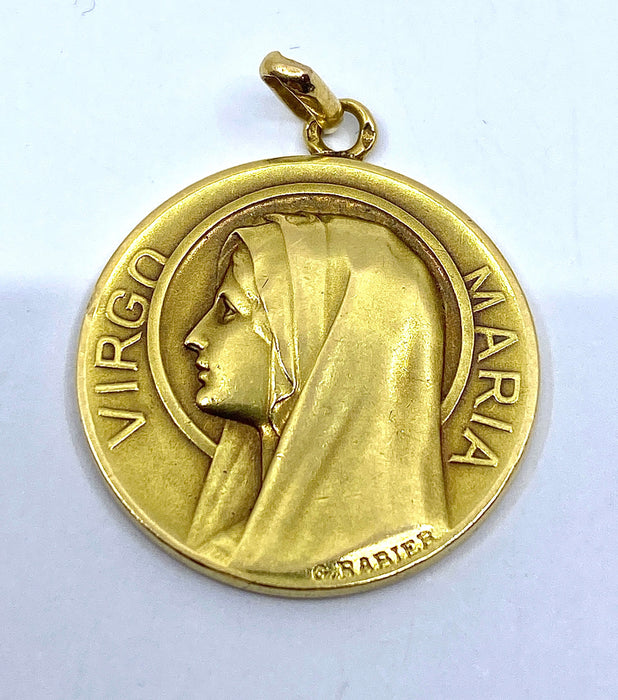 Medalla de oro amarillo que representa el Virgen María, firmado G. Rabier