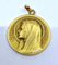 Pendentif Médaille en or jaune 18 carats représentant la Vierge Marie, signée G.Rabier 58 Facettes AB439