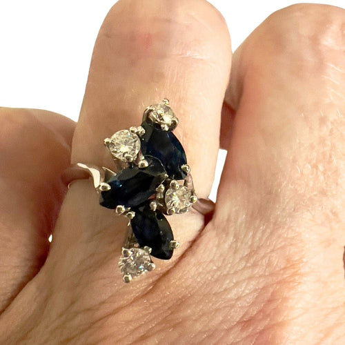 Bague 51.5 Bague Art Déco 1945 en or blanc avec diamants et saphirs 58 Facettes Q326B(965)