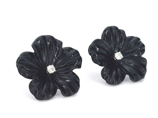 Boucles d'oreilles Boucles d'oreilles en or blanc 0,18 carat avec fleur précieuse noire et gros diamants 58 Facettes 2260