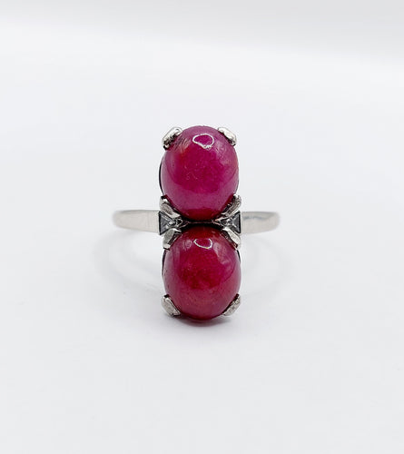 Bague 52 Bague Art Déco Platine et 6,70 carats cabochon rubis et diamant triangle (1950) 58 Facettes A05019