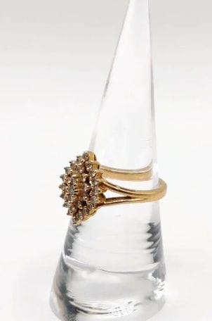 Bague 53 Bague Marquise Vintage en or jaune ornée de diamants 58 Facettes