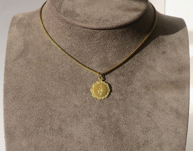 Pendentif Médaille pendentif Vierge Miraculeuse ancienne en or jaune 18 carats 58 Facettes