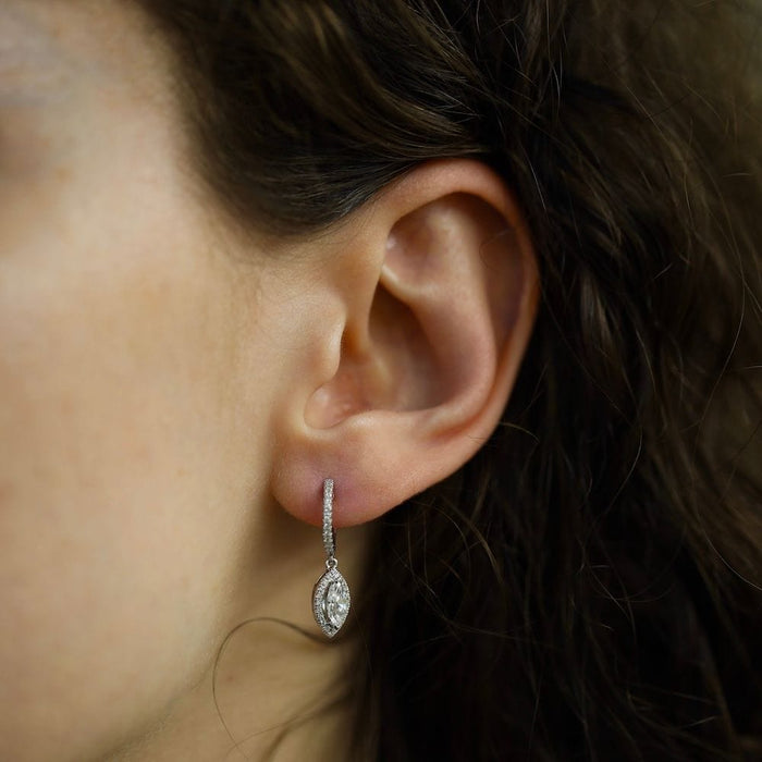 Boucles d'oreilles Boucles d'oreilles pendantes en or blanc avec diamants 58 Facettes