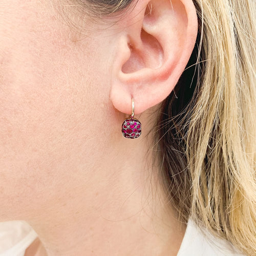Boucles d'oreilles Dormeuses Pomellato, "Nudo", deux ors, rubis. 58 Facettes 33224