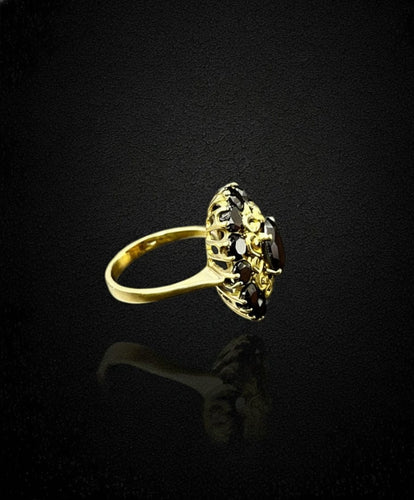 Bague Bague majestueuse en grenat pyrope 58 Facettes