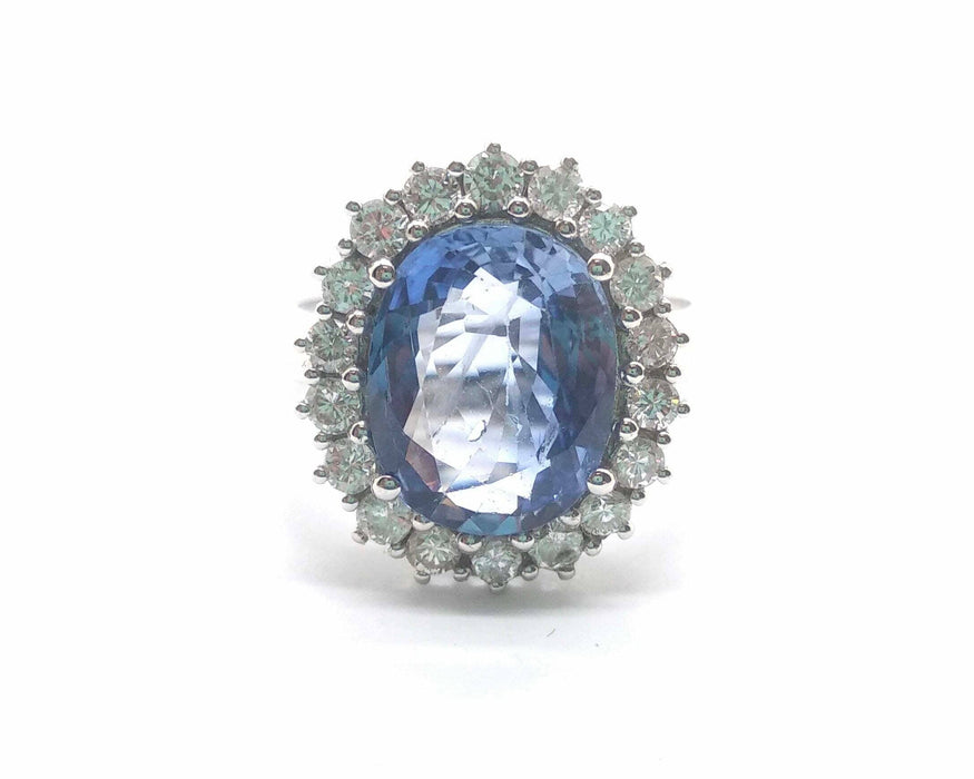 Anello con zaffiro di Ceylon e pavé di diamanti