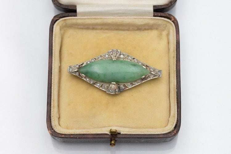 Art Déco white gold brooch with jade and diamonds, circa 1925 58 Facettes 10749