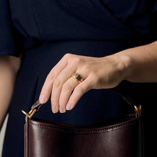 Bague 53 A.ROURE - « CHUT….JE T'AIME » - Bague ouvrante or jaune et diamant princesse 58 Facettes SQU3641