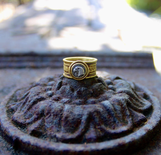 Bague Bague vintage en fil de fer doré 22 carats avec pièce d'aigle en argent antique 58 Facettes A2001F