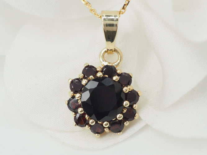 Collier Collier pendentif marguerite en or jaune et grenats 58 Facettes 33127