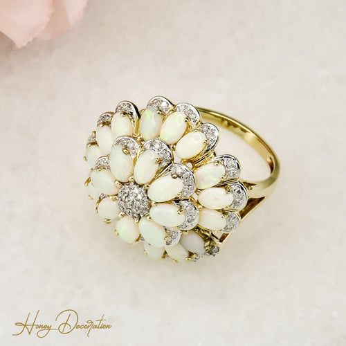 Bague 60.5 Bague fleur impressionnante en or 14 carats ornée d'opales lumineuses 58 Facettes 2572