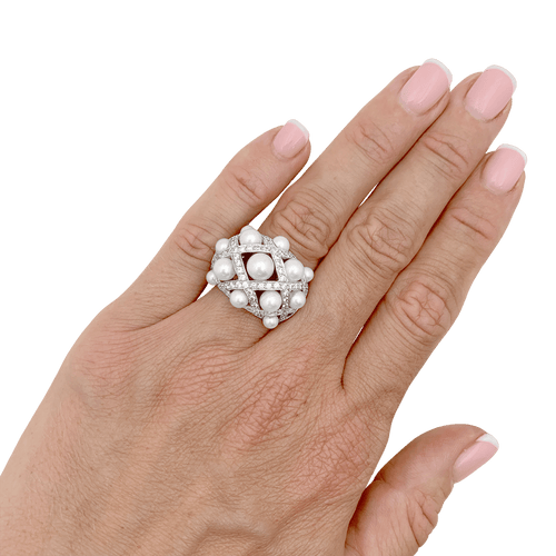 Bague 51 Bague CHANEL, "Baroque", or blanc, diamants, perles. 58 Facettes 34664