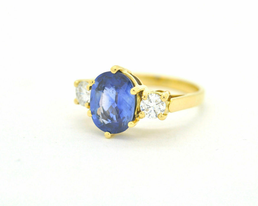 Ring aus Ceylon und Diamanten