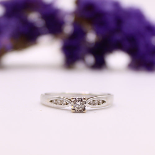 Bague Solitaire diamant épaulé or blanc 58 Facettes