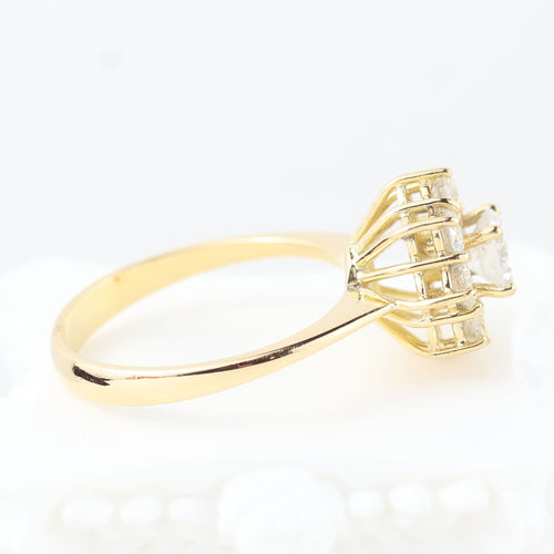 Bague 52 Bague rosette en or jaune 18 carats sertie de diamants taille brillant 58 Facettes